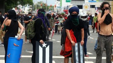 en vias de someter cargos por disturbios