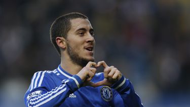 americateve | El jugador de Chelsea, Eden Hazard, festeja un gol contra Swansea en la liga Premier el jueves, 26 de diciembre de 2013, en Londres. (AP Photo/Lefteris Pitarakis)