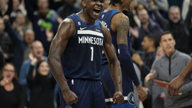 Russell anota 16 en 4to periodo; Wolves superan a Raptors