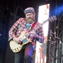 ARCHIVO - Brent Hinds de Mastodon se presenta en el Louder Than Life Music Festival en Champions Park el sábado 30 de septiembre de 2017, en Louisville, Ky. (Foto Amy Harris/Invision/AP, archivo)
