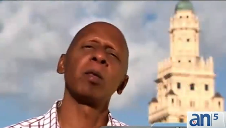 Sigue la polémica en torno a la participación de un opositor cubano en la campaña política del representante demócrata Joe García.