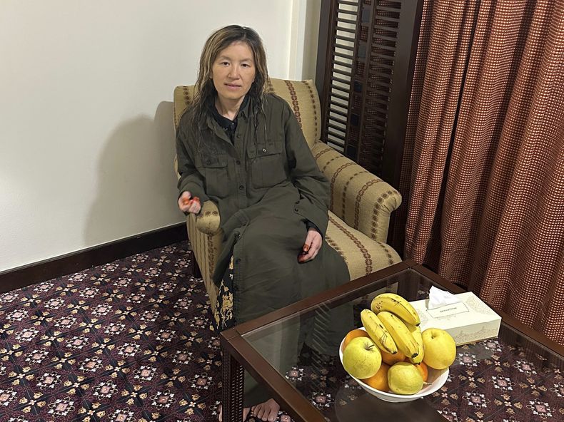 En esta foto sin fecha difundida por el Ministerio de Asuntos Exteriores de Qatar, la estadounidense Faye Dail Hall aparece tras ser liberada el jueves 27 de marzo de 2025 por los talibanes en Kabul, Afganistán. (Qatar Ministry of Foreign Affairs via AP)