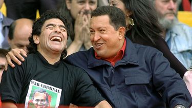 la millonaria deuda del chavismo con maradona