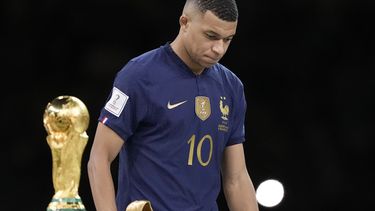 mbappe y neymar buscan revancha; liga francesa se reanuda