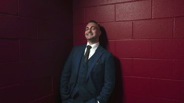 Darko Rajakovic, nuevo entrenador de de los Raptors de Toronto, posa en la Scotiabank Arena, el martes 13 de junio de 2023 (Chris Young/The Canadian Press via AP)