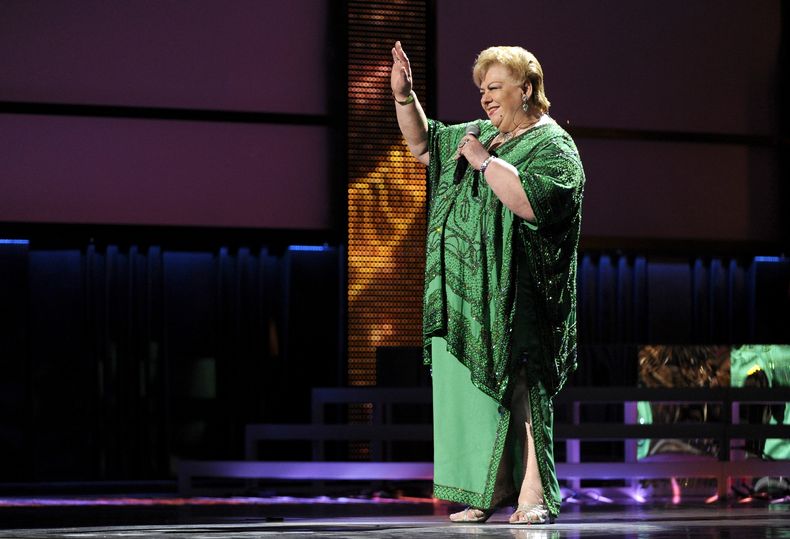 FILE - Paquita la del Barrio durante su presentación en la 14a edición de los Latin Grammy en el Hotel y Casino Mandalay Bay el 21 de noviembre de 2013, en Las Vegas. (Foto Chris Pizzello/Invision/AP, archivo)