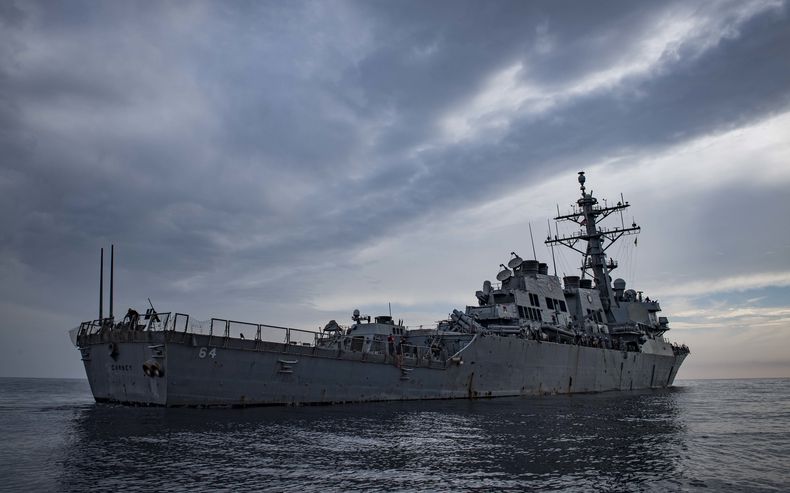 Esta imagen proporcionada por la Armada de Estados Unidos muestra al USS Carney en el mar Mediterráneo el 23 de octubre de 2018. El Carney, un destructor de la Armada, derribó el jueves 19 de octubre de 2023 tres misiles que habían sido disparados desde Yemen y se dirigían hacia el norte, dijeron funcionarios estadounidenses. Los funcionarios hablaron bajo condición de anonimato para discutir operaciones militares aún no anunciadas. (Mass Communication Spc. 1st Class Ryan U. Kledzik/U.S. Naval Forces Europe-Africa via AP)