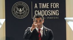 El alcalde de Miami Francis Suarez habla durante un evento en Simi Valley, California, el jueves 15 de junio de 2023. (AP Foto/Michael Owen Baker)
