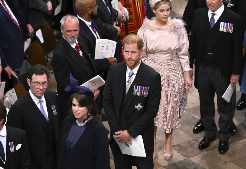 El príncipe Enrique sale de la Abadía de Westminster tras la coronación del rey Carlos III en Londres, el sábado 6 de mayo de 2023. (Gareth Cattermole/Pool Photo vía AP)