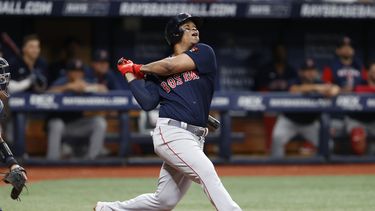 Medias Rojas llegan a acuerdo con Devers, evitan arbitración