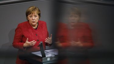 Alemania bate récord de muertos, Merkel pide restricciones