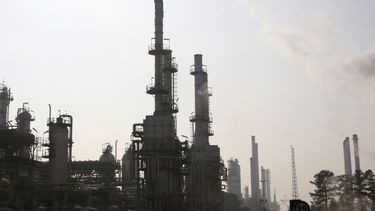 se registro incendio de gran magnitud en una refineria de iran