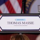 Un vaso vacío se ve después de que el representante Thomas Massie, republicano de Kentucky, hablara durante una fiesta electoral tras perder la candidatura republicana, en el Marriott Cincinnati Airport, el martes 19 de mayo de 2026, en Hebron, Kentucky. (AP Foto/Carolyn Kaster)