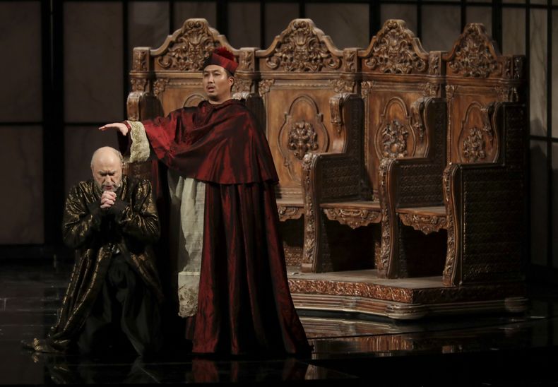 Una escena de la ópera Don Carlo de Giuseppe Verdi en una fotografía proporcionada el jueves 7 de diciembre de 2023 por el teatro La Scala de Milán. El reconocimiento de la ópera lírica italiana como Patrimonio Cultural Inmaterial de la Humanidad. (Brescia e Amisano, Teatro alla Scala vía AP)