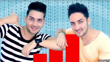 americateve | "Fuera de cobertura" es el título del nuevo tema de los hermanos que se suman a la actual tendencia de artistas cubanos que regresan a vivir y crear en la isla, en su caso, luego de más de 10 años de carrera artística en el extranjero.