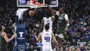 Edwards anota 34, Timberwolves vencen a Kings