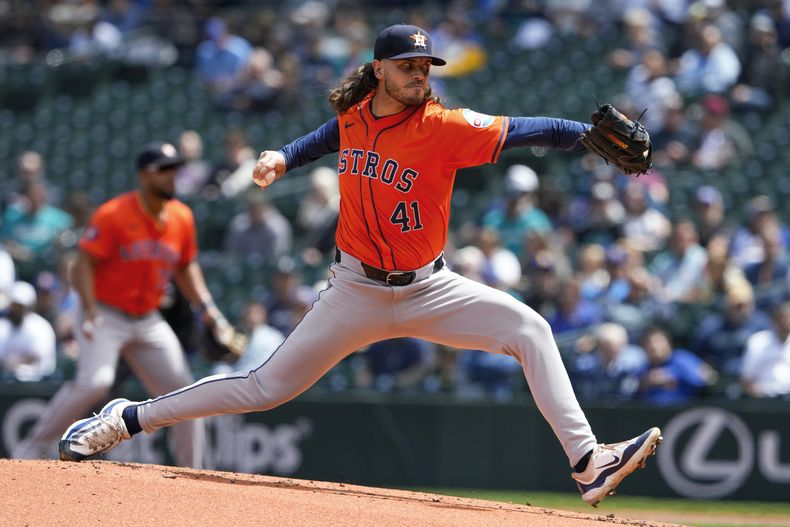 Spencer Arrighetti, de los Astros de Houston, hace un pitcheo en el juego del jueves 30 de mayo de 2024, ante los Marineros de Seattle (AP Foto/Lindsey Wasson)