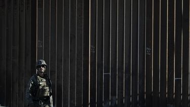 Mattis aprueba prórroga a presencia de tropas en frontera
