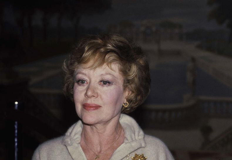 ARCHIVO - Se muestra a la actriz Glynis Johns, el 11 de septiembre de 1982. Johns, una estrella de cine y teatro ganadora del premio Tony que interpretó a la madre de película clásica Mary Poppins y presentó al mundo la canción Send in the Clowns de Stephen Sondheim, falleció el jueves 4 de enero de 2024. Tenía 100 años. (Foto AP/Carlos Rene Perez)