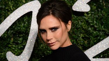 victoria beckham muestra su lado comico y sarcastico en vogue