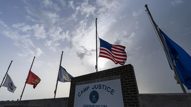 Administración Biden libera a ex miembro de Al Qaeda preso en Guantánamo