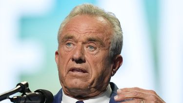 ARCHIVO - El secretario de Salud y Servicios Humanos de Estados Unidos, Robert F. Kennedy Jr., habla en la convención republicana el 10 de septiembre de 2026 en Dallas. (Foto AP/Alex Brandon, archivo)