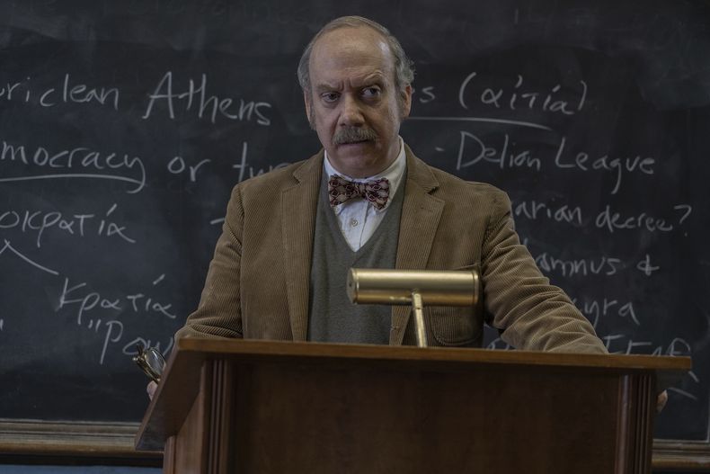 En esta imagen proporiconada por Focus Features, Paul Giamatti en una escena de The Holdovers. (Seacia Pavao/Focus Features vía AP)