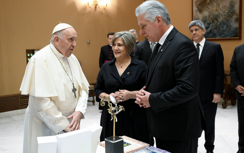 Diaz-Canel Vaticano.png