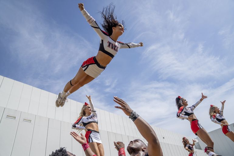 “Cheer” de Netflix regresa tras triunfos y derrotas