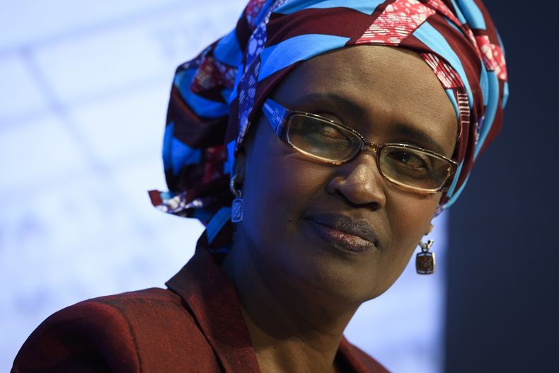 ARCHIVO - Winnie Byanyima, directora general de Oxfam International, asiste a la 47ª reunión anual del Foro Económico Mundial, en Davos, Suiza, el jueves 19 de enero de 2017. (Gian Ehrenzeller/Keystone vía AP, Archivo)
