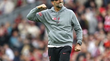 El alemán Jürgen Klopp, técnico de Liverpool, festeja tras el pitazo final del duelo del sábado 6 de mayo de 2023 (Mike Egerton/PA via AP)