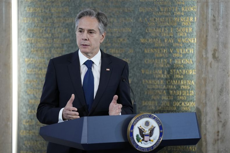 El secretario de Estado de Estados Unidos, Antony Blinken, habla en una ceremonia de la Asociación Estadounidense del Servicio del Exterior el viernes 5 de mayo de 2023, en la sede del Departamento de Estado de EEUU en Washington. (AP Foto/Patrick Semansky)