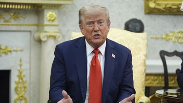 El presidente Donald Trump habla en una reunión con el presidente polaco Karol Nawrocki en la Oficina Oval de la Casa Blanca, el miércoles 3 de septiembre de 2025, en Washington. (AP Foto/Evan Vucci)