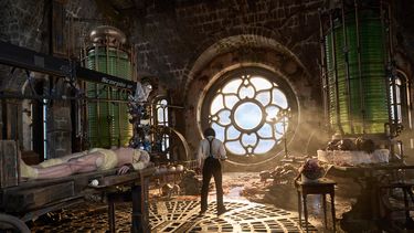 Esta imagen difundida por Netflix muestra a Jacob Elordi como La Criatura, a la izquierda, y Oscar Isaac como Victor Frankenstein, en una escena de Frankenstein. (Netflix vía AP)