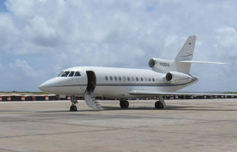El avión modelo Dassault Falcon 900EX con matrícula YV-2053 pertenece a la flota de aviones del gobierno venezolano, y pareciera que el presidente de Cuba, Raúl Castro lo utiliza cada vez que quiere. En esta oportunidad voló en él este miércoles 5 de marz
