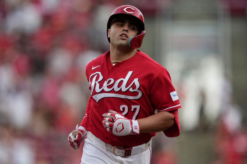 Sal Stewart, de los Rojos de Cincinnati, recorre las bases luego de batear un jonrón solitario ante los Gigantes de San Francisco, el martes 14 de abril de 2026 (AP Foto/Carolyn Kaster)