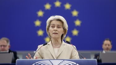 La presidenta de la Comisión Europea, Ursula von der Leyen, ofrece un discurso en el Parlamento Europeo, el miércoles 17 de enero de 2024 en Estrasburgo, Francia.. (AP Foto/Jean-Francois Badias)