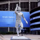 Man City devela estatua de Agüero, su máximo goleador