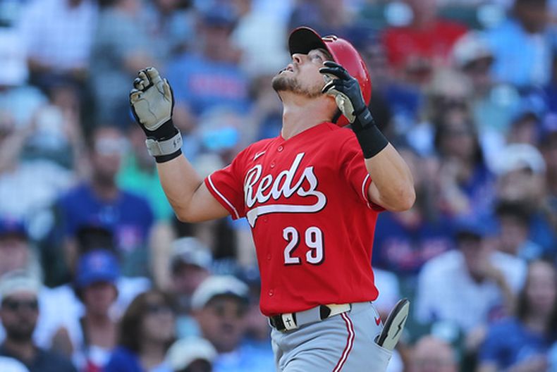 TJ Friedl, de los Rojos de Cincinnati, festeja tras conectar un jonrón ante los Cachorros de Chicago, el viernes 28 de agosto de 2026 (AP Foto/Melissa Tamez)