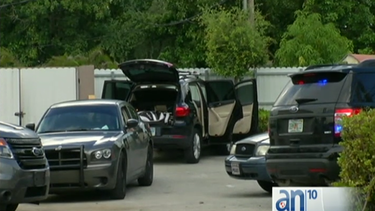 persecucion de  varios sospechosos a bordo de un auto robado