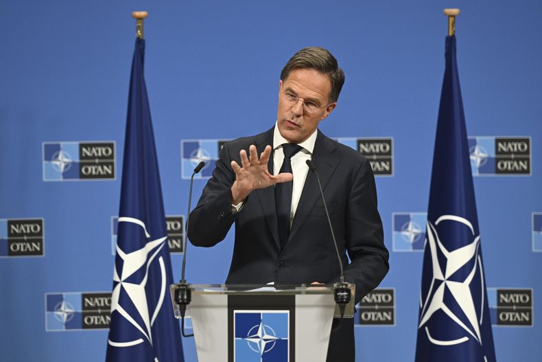El nuevo secretario general de la OTAN, Mark Rutte, durante una conferencia de prensa en la sede de la Alianza, en Bruselas, Bélgica, el 1 de octubre de 2024. (AP Foto/Harry Nakos)