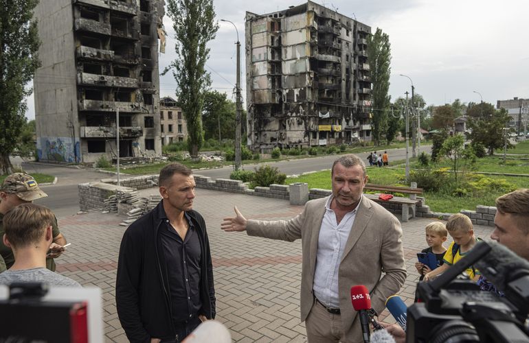 Liev Schreiber y Andriy Shevchenko piden apoyo para Ucrania
