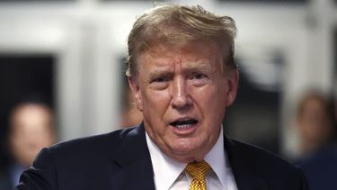 El expresidente Donald Trump habla después del procedimiento en su juicio, el martes 21 de mayo de 2024, en el Tribunal Penal de Manhattan en Nueva York. (Michael M. Santiago/Pool Photo vía AP)