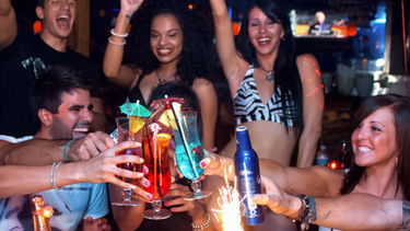 votan a favor de cerrar bares mas temprano en miami beach
