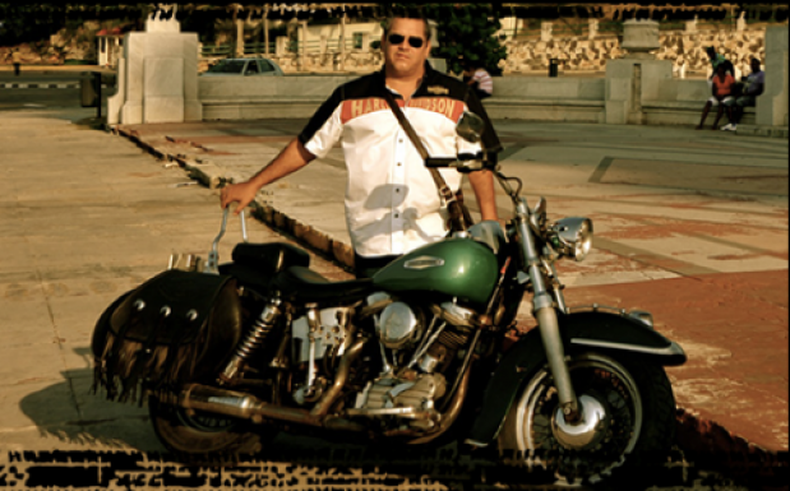 La Poderosa Tours aprovecha la leyenda del viaje sudamericano en motocicleta del terrorista argentino.