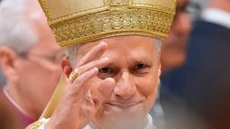 El papa León XIV en la ordenación de cuatro obispos auxiliares de Roma, en la Basílica San Juan Laterano en Roma, el 2 de mayo del 2026. (AP foto/Andrew Medichini)