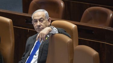 El primer ministro israelí Benjamin Netanyahu atiende una sesión del Parlamento de Israel en Jerusalén, el miércoles 17 de julio de 2024. (AP Foto/Ohad Zwigenberg)
