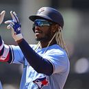 Springer y Tapia empujan 3; Azulejos vencen a Guardianes