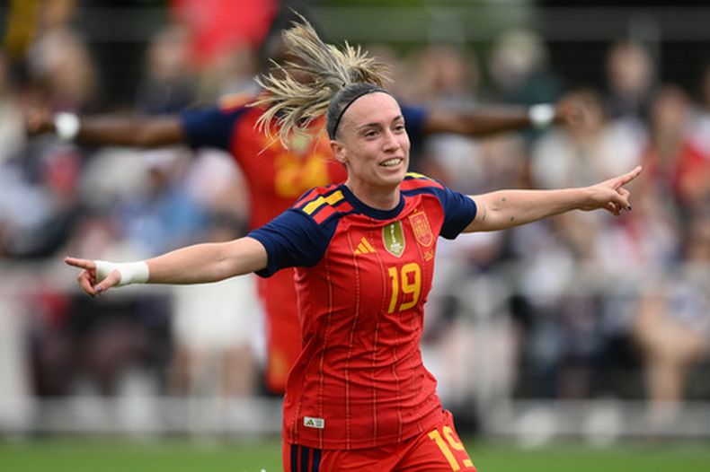 La delantera de la selección de España, Eva Navarro, celebra su gol durante la primera mitad de un partido amistoso internacional de fútbol contra Estados Unidos, el sábado 10 de octubre de 2026, en Washington. (Foto AP/Nick Wass)