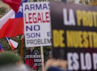usuarios de armas protestan por mayor control en chile